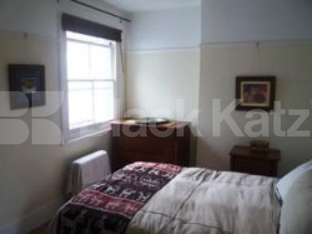 			A MUST SEE!, 3 Bedroom, 1 bath, 1 reception Flat			 North View road, CROUCH END